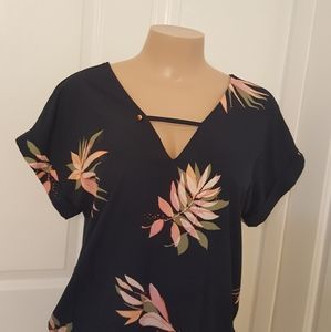 WOMEN'S  TOPS PINK  WHITE AND NAVY BLUE SIZE MEDIUM  CHECK THE PICTURES.